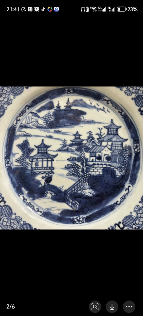 古玩陶瓷樓臺亭閣山水紋青花盤真品鑒賞圖