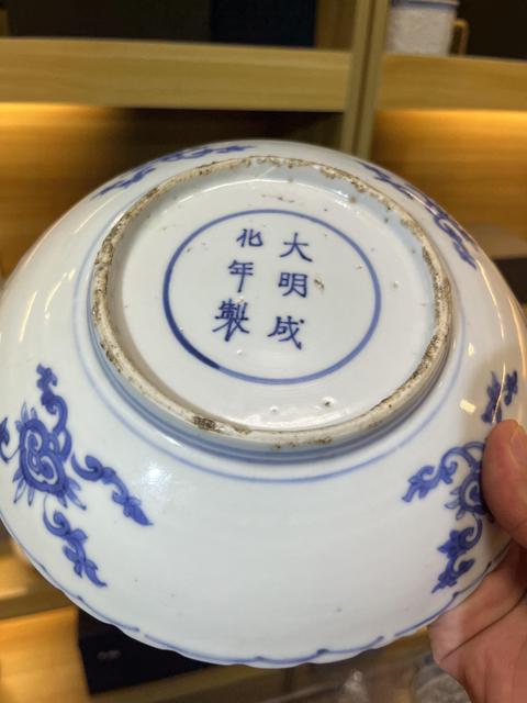 古玩陶瓷明晚·青花暗刻花卉紋花口盤(pán) 真品鑒賞圖