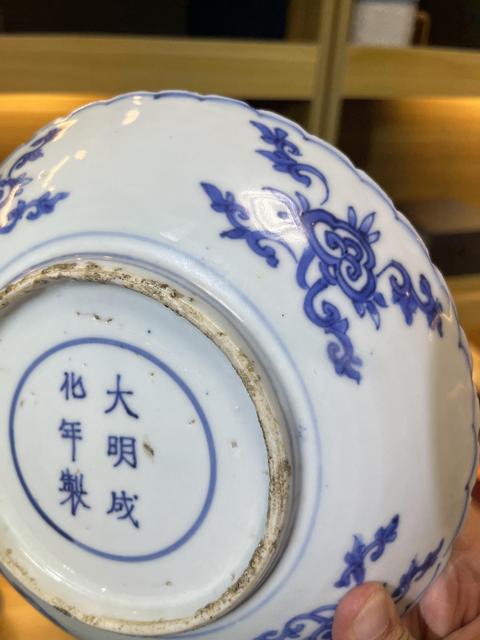 古玩陶瓷明晚·青花暗刻花卉紋花口盤(pán) 真品鑒賞圖