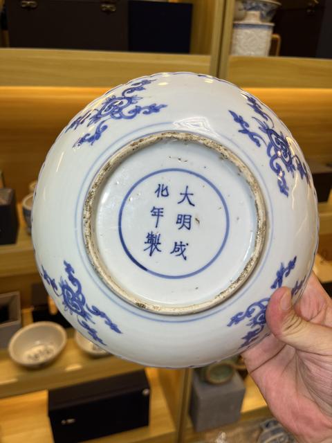 古玩陶瓷明晚·青花暗刻花卉紋花口盤(pán) 真品鑒賞圖