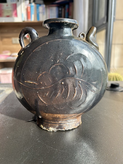 古玩陶瓷金元耀州窯黑釉樹葉紋扁壺（西夏風格）拍賣，當前價格1500元