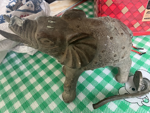 古玩銅器銅象真品鑒賞圖