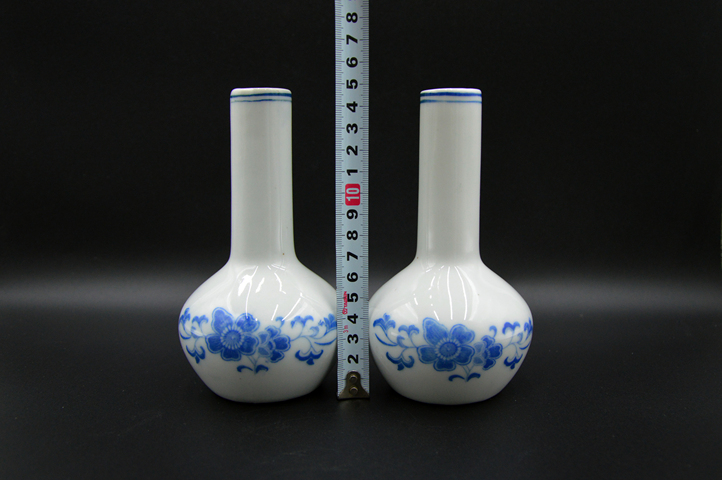 古玩陶瓷花卉紋天球瓶真品鑒賞圖
