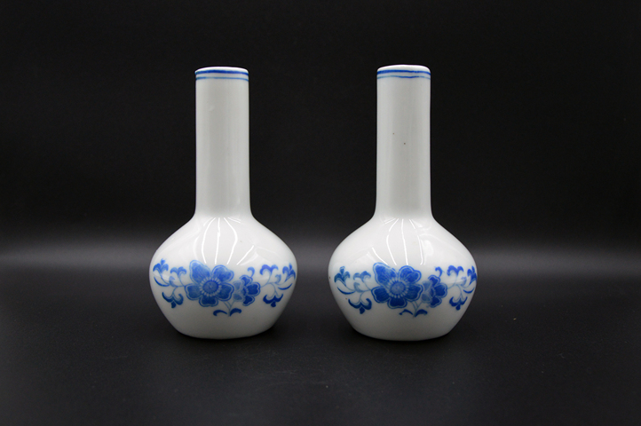 古玩陶瓷花卉紋天球瓶真品鑒賞圖
