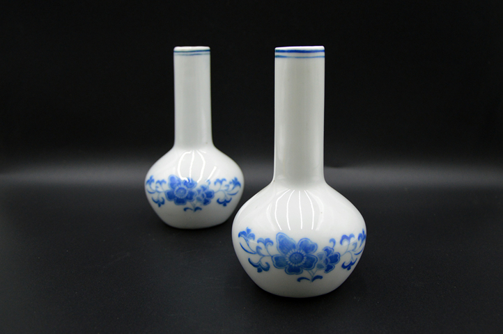 古玩陶瓷花卉紋天球瓶真品鑒賞圖