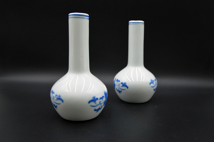 古玩陶瓷花卉紋天球瓶真品鑒賞圖