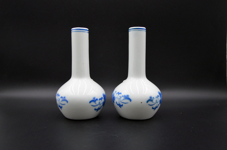 古玩陶瓷花卉紋天球瓶真品鑒賞圖