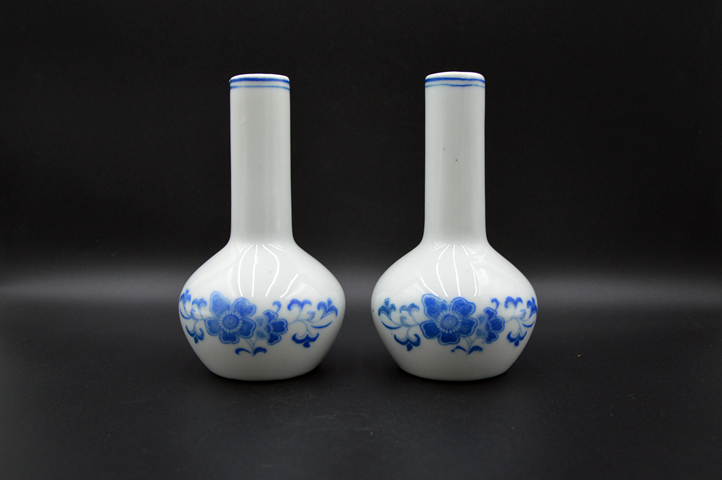古玩陶瓷花卉紋天球瓶真品鑒賞圖