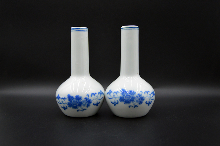 古玩陶瓷花卉紋天球瓶真品鑒賞圖