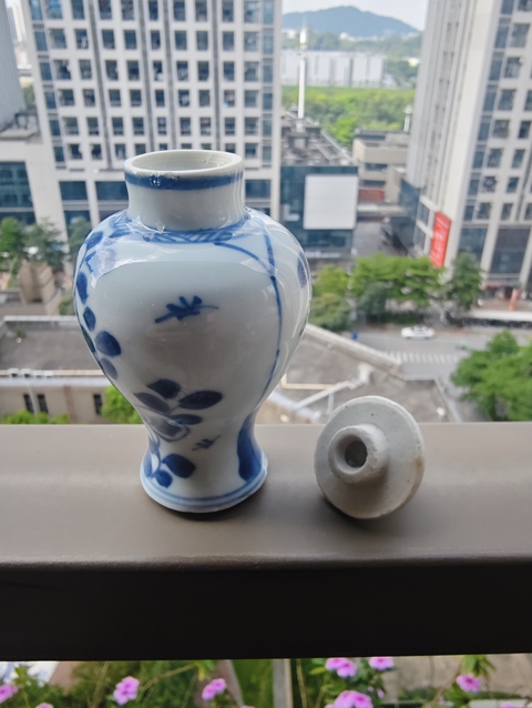 古玩陶瓷康熙青花花卉紋手把瓶拍賣,當前價格388元