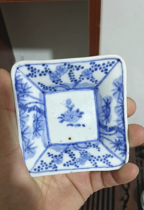古玩陶瓷日本明治青花花卉紋盤真品鑒賞圖