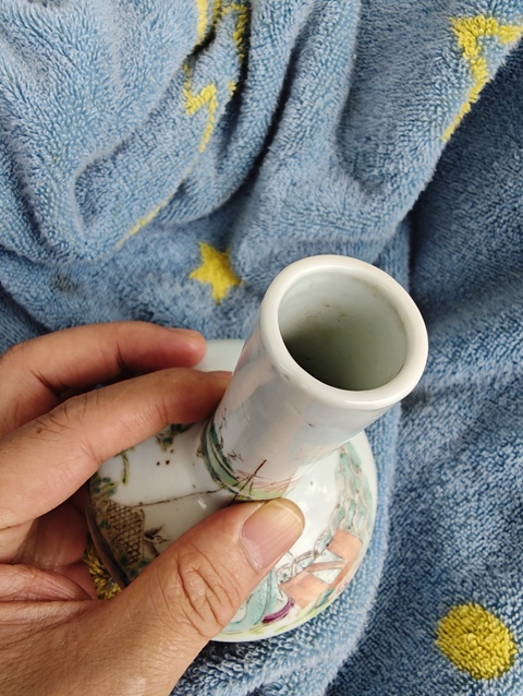 古玩陶瓷晚清民國 粉彩人物紋荸薺瓶拍賣,當前價格6800元