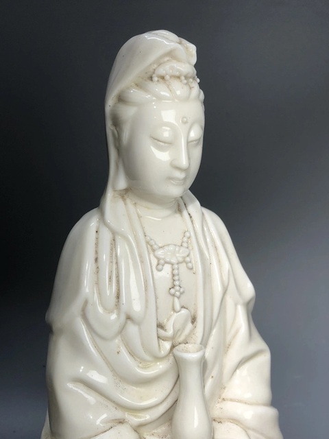 古玩陶瓷白釉觀音瓷塑真品鑒賞圖