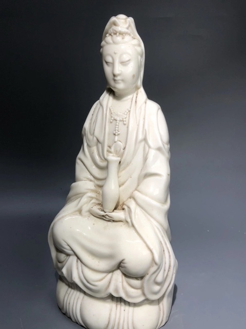 古玩陶瓷白釉觀音瓷塑真品鑒賞圖
