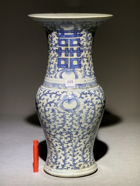 古玩陶瓷青花淡描花卉紋花觚真品鑒賞圖