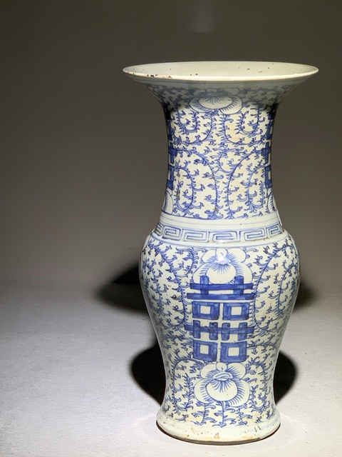 古玩陶瓷青花淡描花卉紋花觚真品鑒賞圖