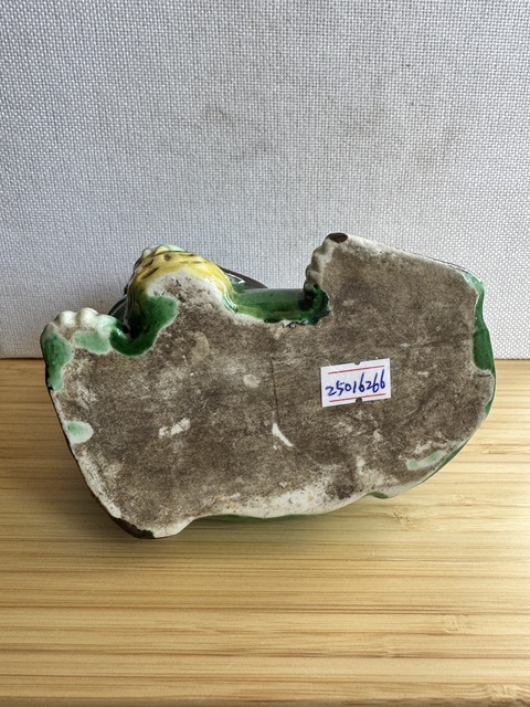 古玩陶瓷三彩獅子真品鑒賞圖