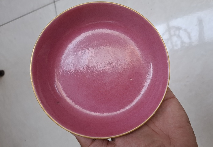 古玩陶瓷胭脂紅釉盤真品鑒賞圖