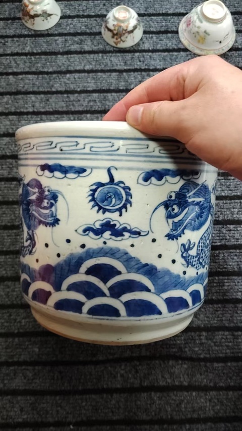 古玩陶瓷青花龍紋香爐真品鑒賞圖