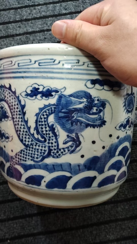 古玩陶瓷青花龍紋香爐真品鑒賞圖