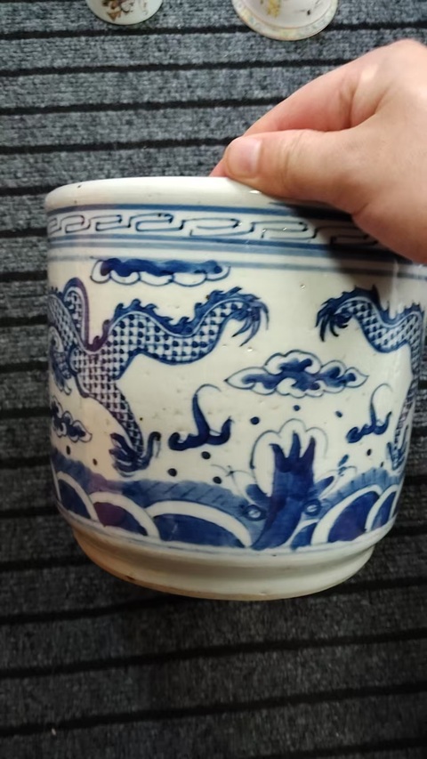 古玩陶瓷青花龍紋香爐真品鑒賞圖