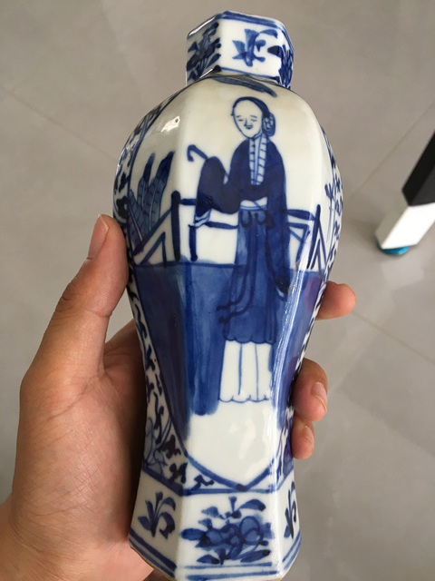 古玩陶瓷人物紋青花瓶真品鑒賞圖