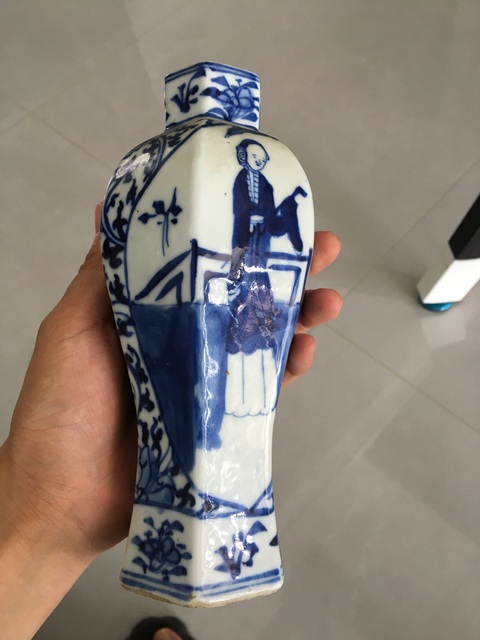 古玩陶瓷人物紋青花瓶真品鑒賞圖