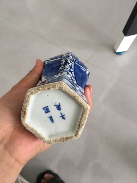古玩陶瓷人物紋青花瓶真品鑒賞圖