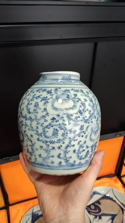 古玩陶瓷青花纏枝花卉紋罐真品鑒賞圖