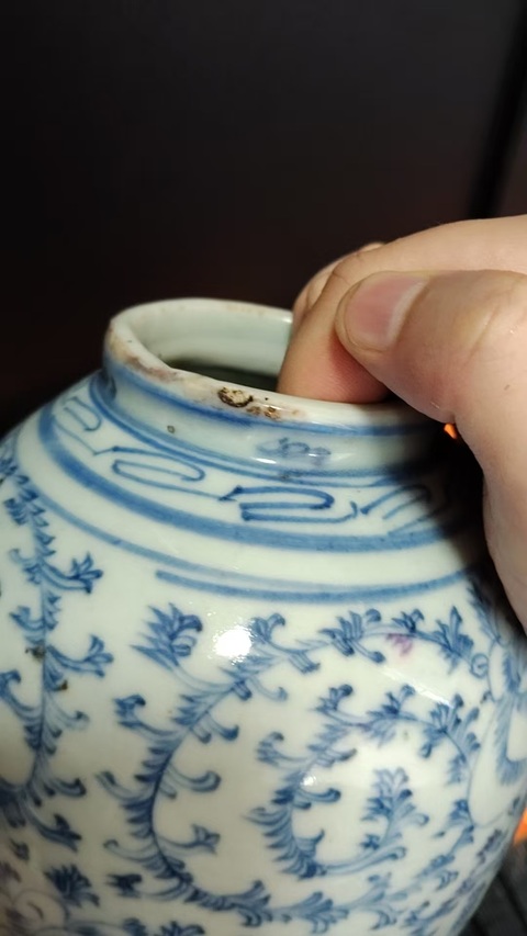 古玩陶瓷青花纏枝花卉紋罐真品鑒賞圖