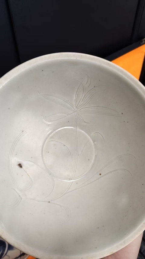 古玩陶瓷青白釉刻劃花碗真品鑒賞圖
