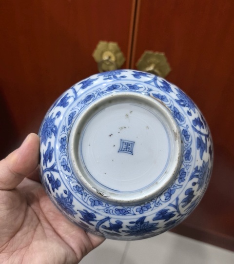 古玩陶瓷青花纏枝花卉紋盤真品鑒賞圖