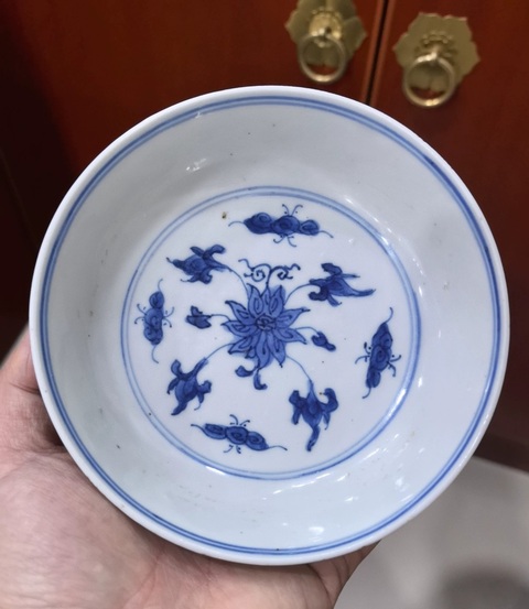 古玩陶瓷青花纏枝花卉紋盤真品鑒賞圖