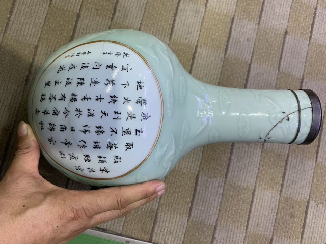 古玩陶瓷青釉開窗是紋天球瓶真品鑒賞圖