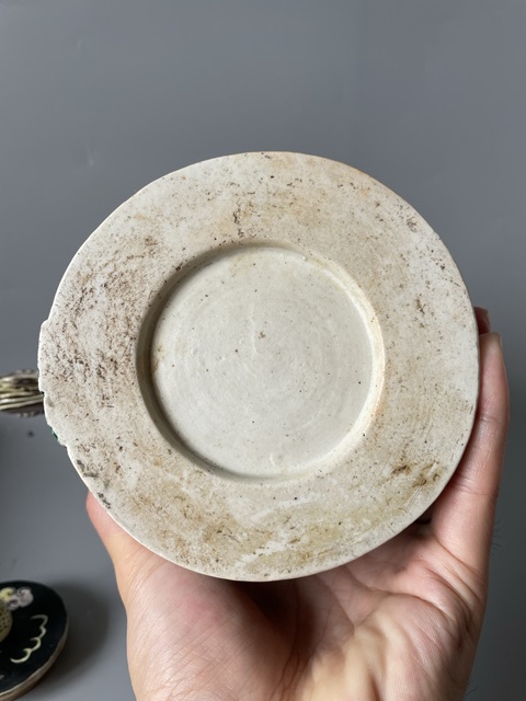 古玩陶瓷清代道光墨地素三彩貼塑龍紋壺拍賣,當(dāng)前價(jià)格4000元
