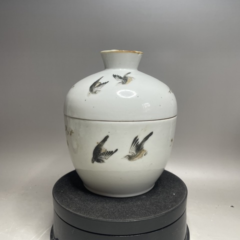 古玩陶瓷墨彩花鳥紋蓋缸真品鑒賞圖