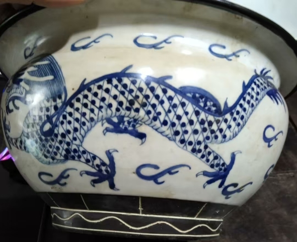 古玩陶瓷青花雙龍戲珠紋爐真品鑒賞圖