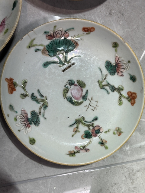 古玩陶瓷粉彩四季花卉紋盤真品鑒賞圖