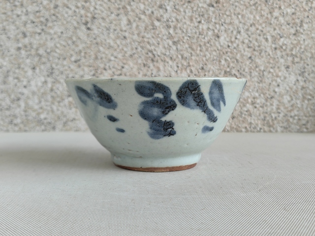 古玩陶瓷青花花卉紋茶碗真品鑒賞圖