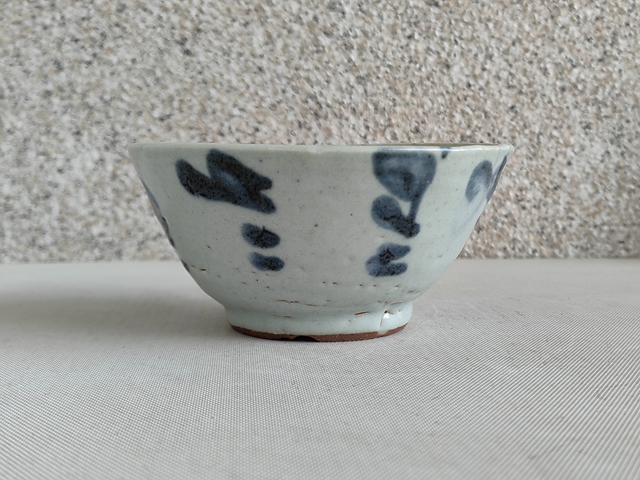 古玩陶瓷青花花卉紋茶碗真品鑒賞圖