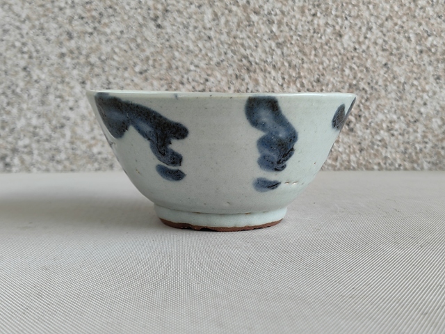 古玩陶瓷青花花卉紋茶碗真品鑒賞圖