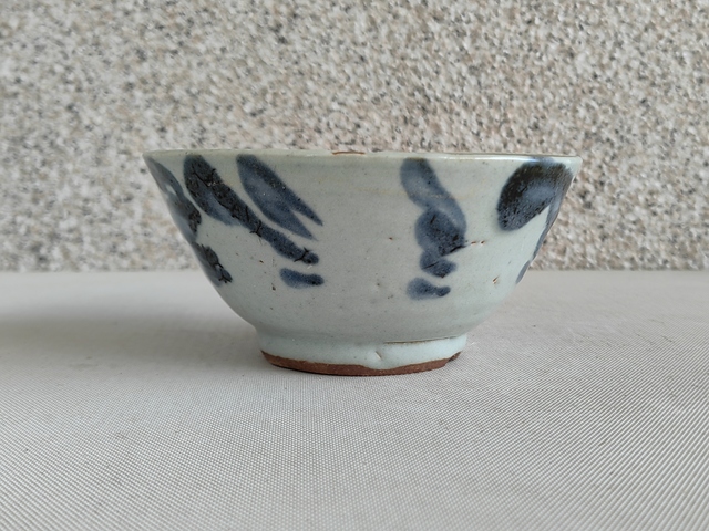 古玩陶瓷青花花卉紋茶碗真品鑒賞圖