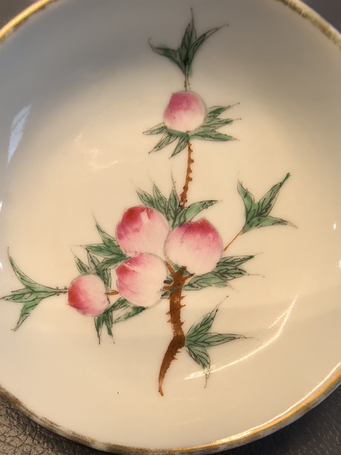 古玩陶瓷粉彩桃紋盤真品鑒賞圖
