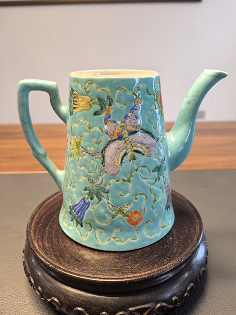 古玩陶瓷松石綠粉彩瓜瓞綿綿圖茶壺真品鑒賞圖