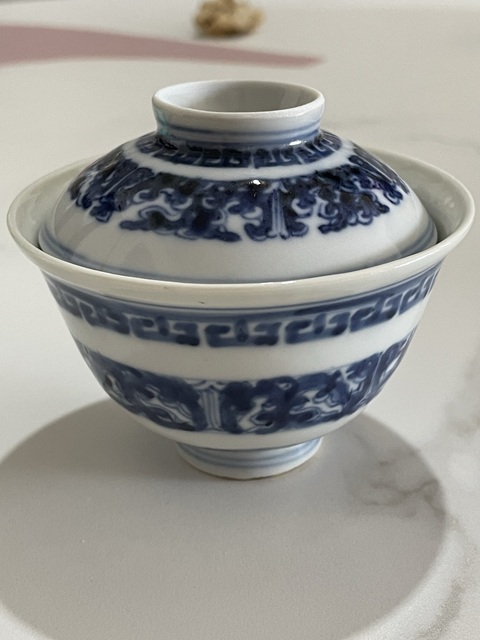 古玩陶瓷青花夔龍紋蓋碗真品鑒賞圖