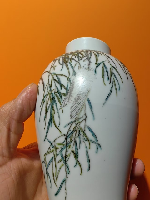 古玩陶瓷粉彩蟲草瓶真品鑒賞圖