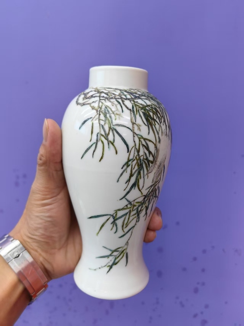古玩陶瓷粉彩蟲草瓶真品鑒賞圖