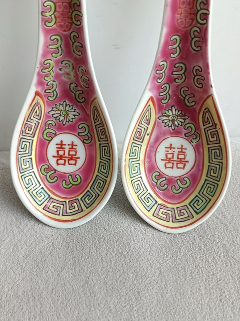 古玩陶瓷胭脂紅粉彩喜字紋勺真品鑒賞圖