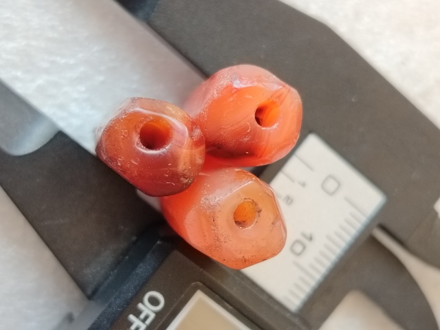 古玩玉器紅瑪瑙多棱珠3顆拍賣，當前價格99元
