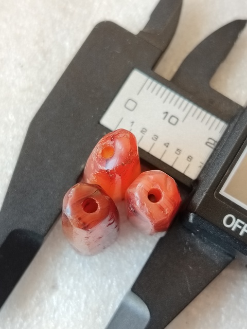 古玩玉器紅瑪瑙多棱珠3顆拍賣，當前價格99元